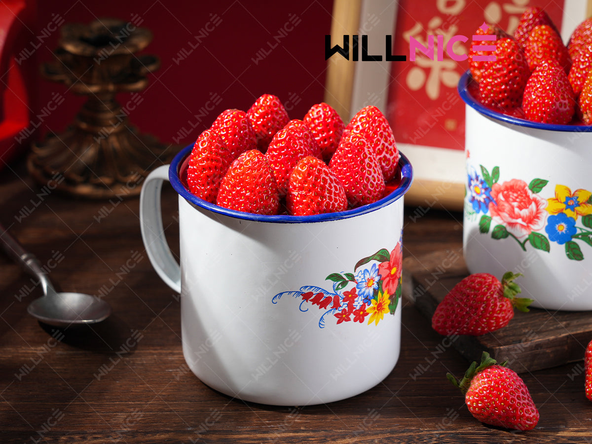 复古搪瓷缸草莓奶油蛋糕